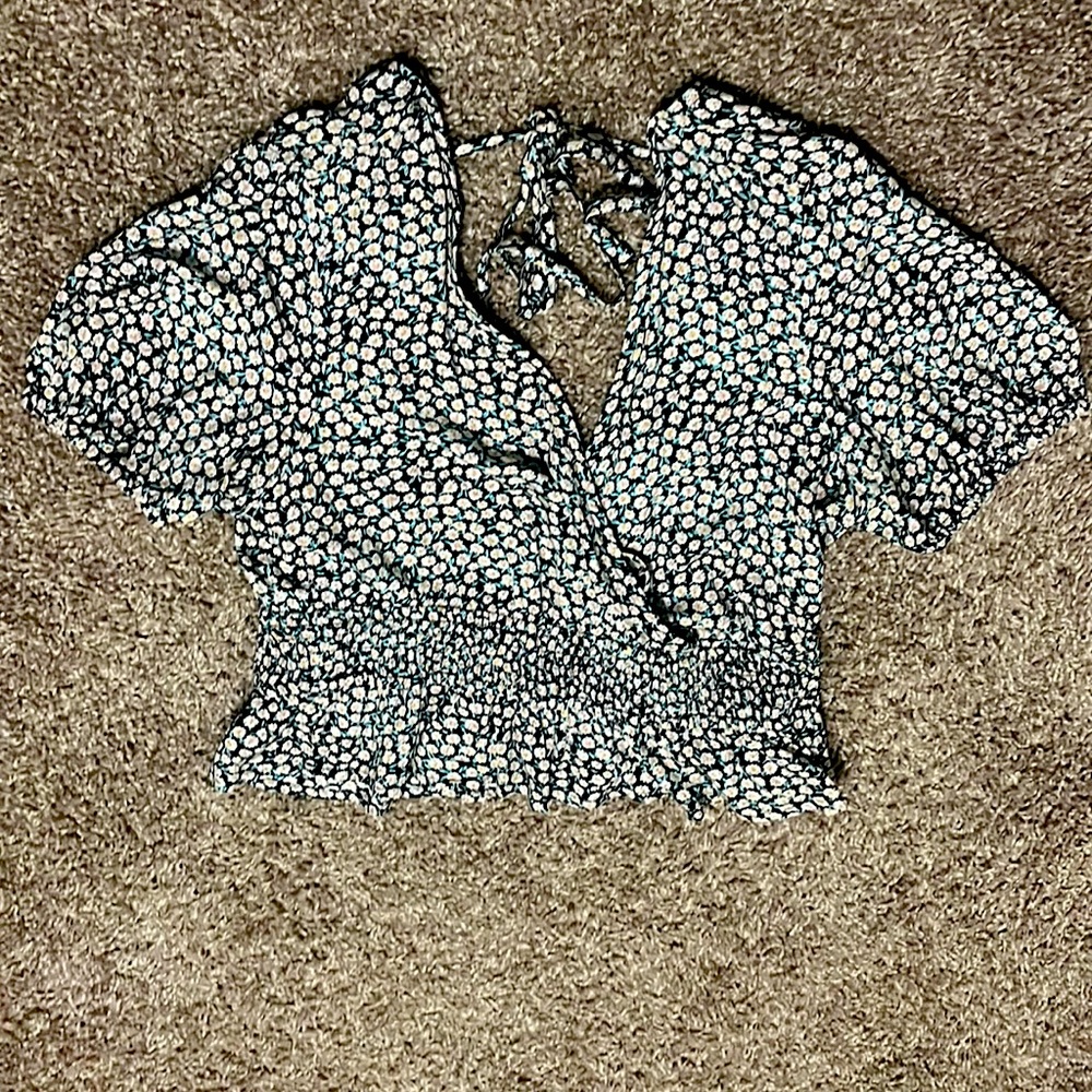 Women’s floral cropped blouse